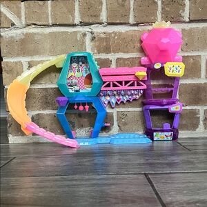 Colorful Trolls Play Set With Accessories